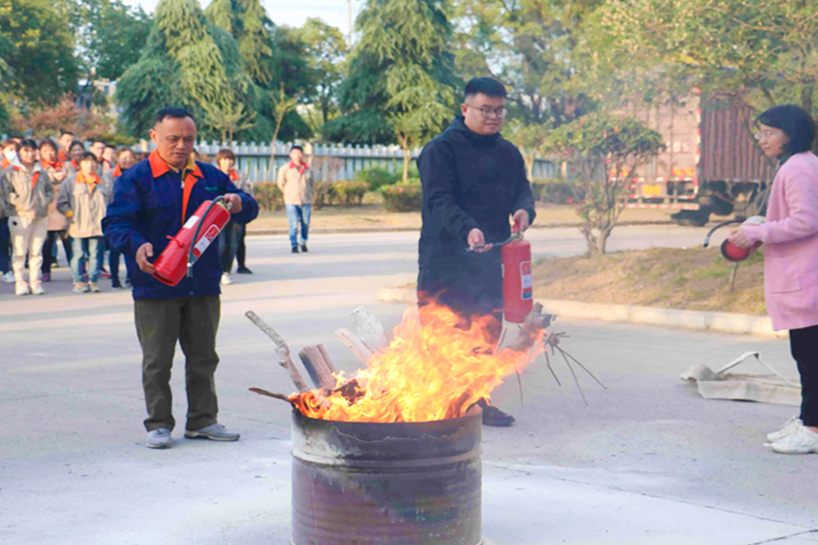 Công ty tiến hành diễn tập chữa cháy